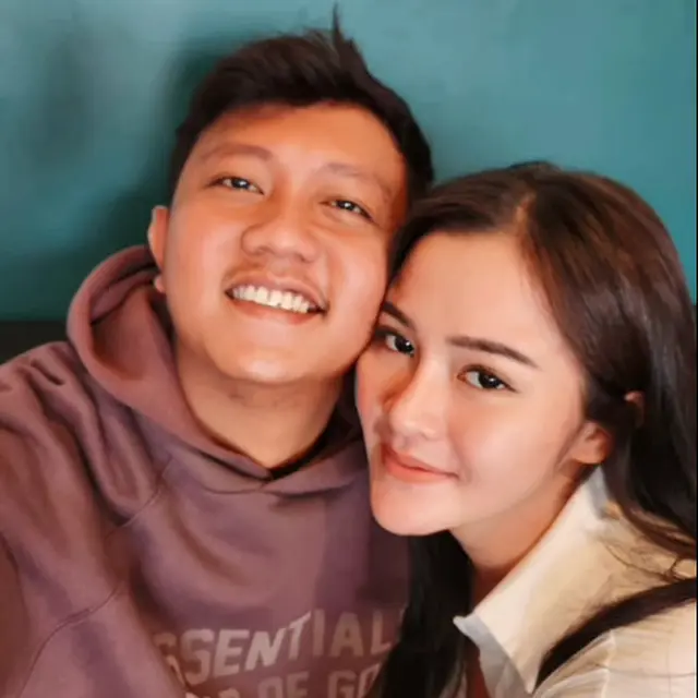 Dituding Pernah Jadi Wanita Simpanan, Ini 6 Potret Bella Bonita dan Denny Caknan Usai Nikah