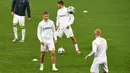Para pemain Ukraina mengikuti sesi latihan di stadion Olympiyskiy di Kiev (12/10/2020). Ukraina akan bertanding melawan Spanyol dalam lanjutan UEFA Nations League Divisi A Grup 4 (A4) di Stadion NSK Olimpiyskiy. (AFP/Sergei Supinsky)