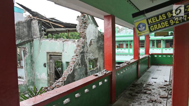 Terlalu Tua, Gedung SMPN 32 Pekojan Jakarta Barat Roboh