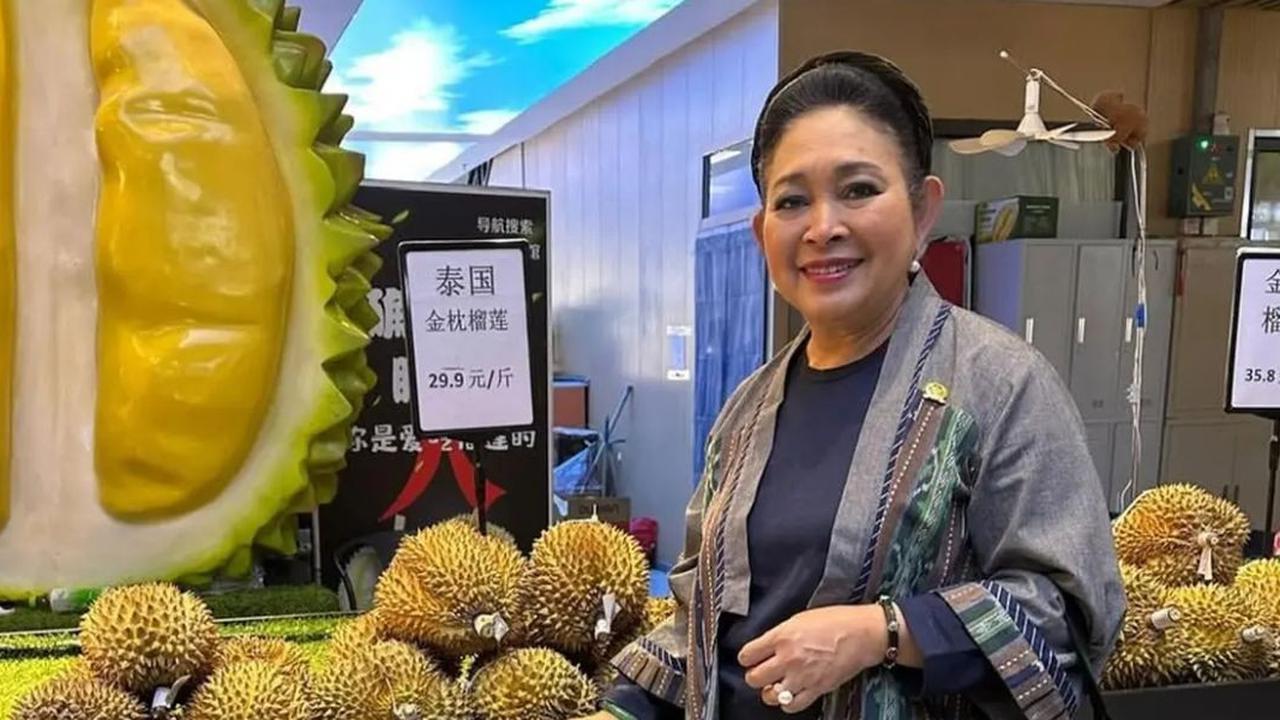6 Model Atasan Batik Titiek Soeharto, Desain Simpel Elegan Sempurnakan Penampilan