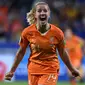 Gelandang timnas putri Belanda Jackie Groenen merayakan gol ke gawang Swedia pada semifinal Piala Dunia Wanita di Stade de Lyon, Rabu (3/7/2019) atau Kamis dini hari WIB. (AFP/Franck Fife)