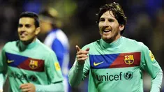 Penyerang bintang Barcelona Lionel Messi menyumbang dua gol untuk kemenangan 3-0 dari Hercules pada partai lanjutan La Liga di Alicante, 29 Januari 2011. 