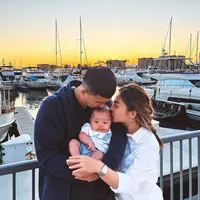 Gak salah banget kalau netizen kini juga menjuluki Indra Priawan dengan sebutan hot daddy. (instagram.com/nikitawillyofficial94)