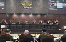 Tok! MK Kabulkan Sebagian Gugatan UU Cipta Kerja