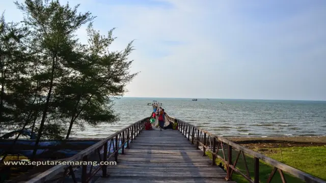 Wisata Pantai Pemalang