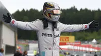 Lewis Hamilton usai memenangkan balapan di GP Austria / Reuters