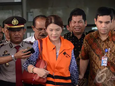 KPK kembali memanggil Artha Meris Simbolon dalam penyidikan kasus dugaan suap terhadap Rudi Rubiandini, Jakarta, Jumat (4/7/2014) (Liputan6.com/Miftahul Hayat)