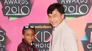 Kalau yang ini saat Jaden SMith dengan Jackie Chan berada di Nickelodeon Kids Choice Awards pada 2010 lalu. (BDG/REX/SHUTTERSTOCK/HollywoodLife)