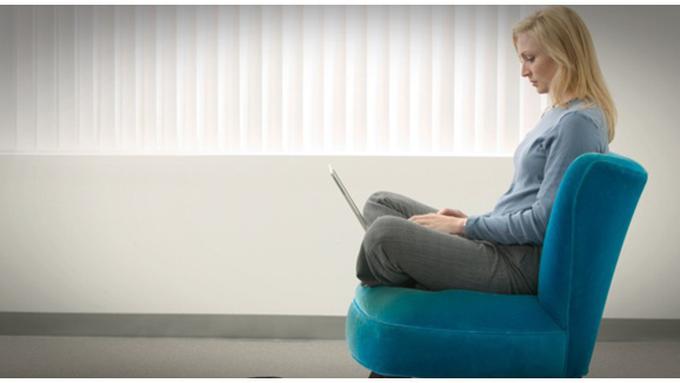 Pegal Karena Terlalu Lama Duduk di Depan Komputer? Cegah Dengan Cara