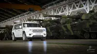 PT Pindad memperkenalkan MV3 Garuda Limousine, kendaraan khusus antipeluru khusus untuk Presiden Prabowo (dok: Pindad)