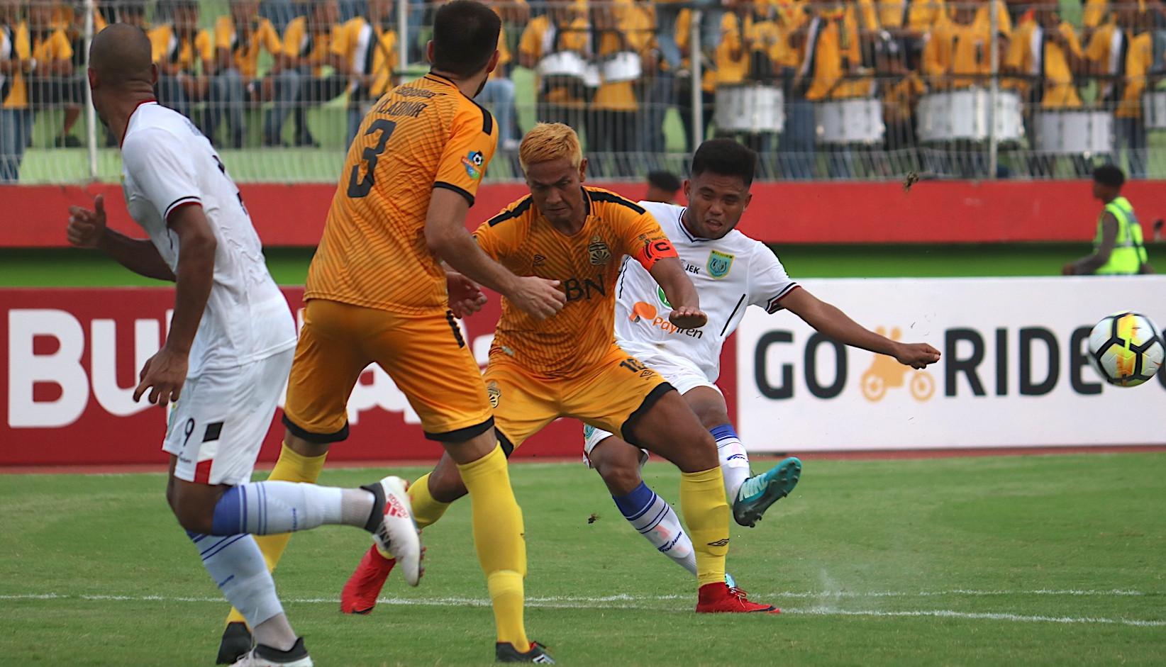 Bhayangkara FC Vs Persela Lamongan, Gojek Liga 1 bersama Bukalapak, Senin (23/4/2018) di Stadion Gelora Delta, Sidoarjo. (Bola.com/Aditya Wany)