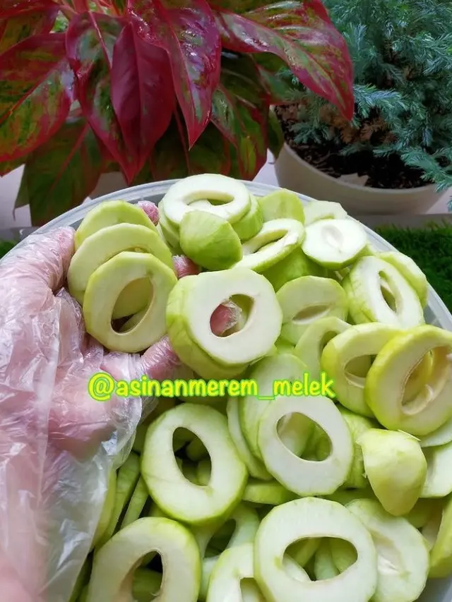 6 Ide Kreatif saat Kupas Mangga Ini Kelewat Unik, Kocak