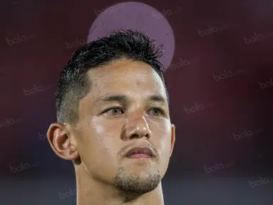 Penyerang anyar Bali United, Irfan Bachdim, menjalani debut bersama klub barunya saat melawan Borneo FC pada laga Piala Presiden 2017 di Stadion I Wayan Dipta, Bali, Senin (13/2/2017). (Bola.com/Vitalis Yogi Trisna)
