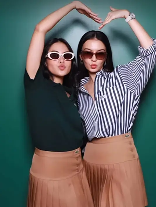 Sama-sama kenakan rok ruffle cokelat, Maudy Ayunda pilih padukan dengan polo hijau tua [@ralineshah]