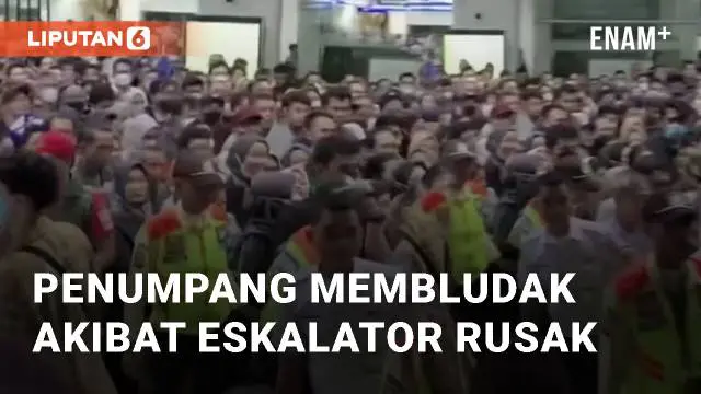 Suasana di Stasiun Manggarai, Jakarta Selatan, menjadi ramai karena  gangguan eskalator. Kepadatan tersebut terjadi pada Rabu (6/3/2024) sekitar pukul 18.00 WIB