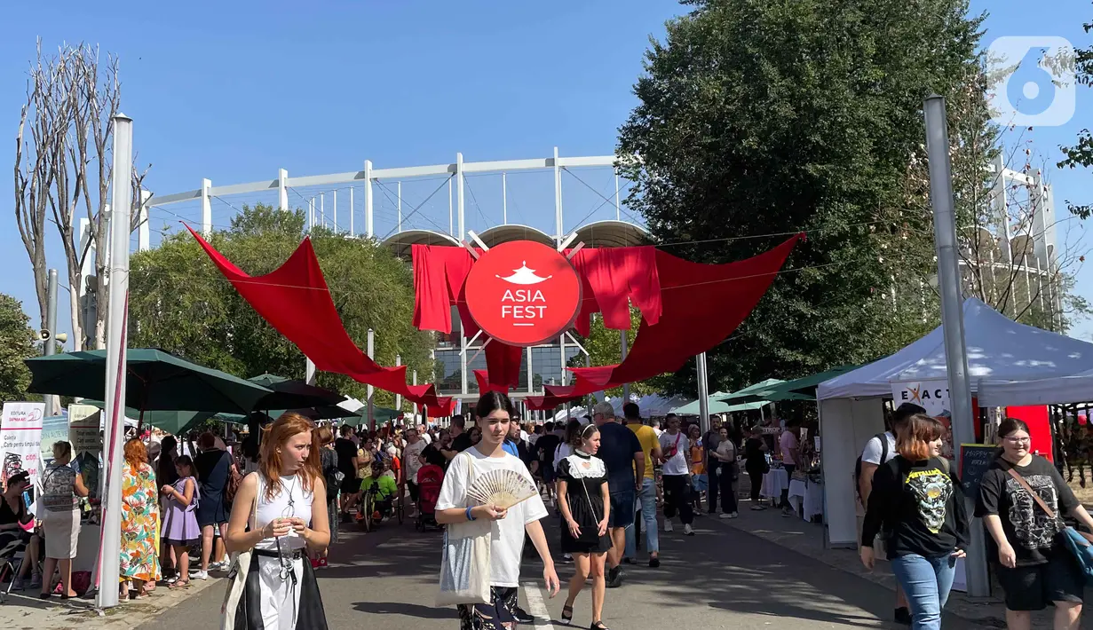 Asia Fest 2023 menampilkan warna-warna Asia, cita rasa masakan yang lezat, aroma rempah-rempah, model pakaian dan lagu-lagu tradisional. (Liputan6.com/Herman Zakharia)
