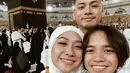 "Its not easy to say goodbye, tapi mudah2an bisa diberi rezeki lagi untuk kembali lagi kesini.. Terima kasih Allah SWT atas segala kesempatan dan kemudahannya untuk aku dan keluargaku selama di Mekkah..," tutup BCL. [Instagram/itsmebcl]