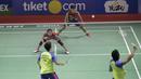 Pasangan Malaysia, Chan Peng Soon/Goh Liu Ying, saat melawan Tontowi Ahmad/Liliyana Natsir, pada final Indonesia Open 2018 di Istora Senayan, Jakarta, Minggu, (8/6/2018). Tontowi/Liliyana menang 21-17, 21-8. (Bola.com/M Iqbal Ichsan)