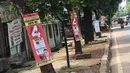 Sejumlah Alat Paraga Kampanye masih terlihat di pinggir Jalan TMP Kalibata, Jakarta, Minggu (14/4). Memasuki masa tenang jelang pelaksanaan Pemilu 2019, sejumlah Alat Paraga Kampanye masih terlihat bertebaran di beberapa ruas jalan. (Liputan6.com/Helmi Fithriansyah)