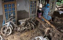 FOTO: Paska Banjir Bandang 12 Maret, Kawasan Nagari Pelangai Gadang Masih Dipenuhi Material Banjir dan Lumpur