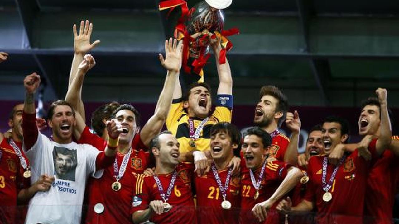 Bantai Italia, Spanyol pertahankan juara Eropa