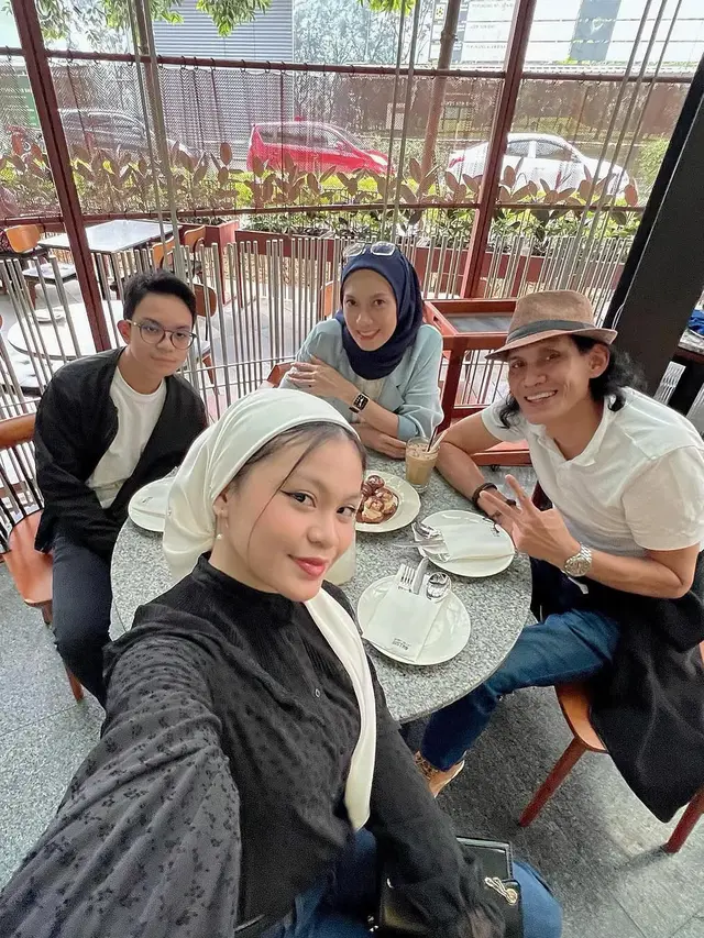 6 Potret Walid 'Bidaah' Tanpa Sorban Bareng Istri dan Anak di Dunia Nyata, Family Man
