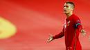 Ekspresi striker Portugal, Cristiano Ronaldo, saat melawan Prancis pada laga UEFA Nations League di Stadion Da Luz, Minggu (15/11/2020). Prancis menang dengan skor 1-0. (AP/Armando Franca)