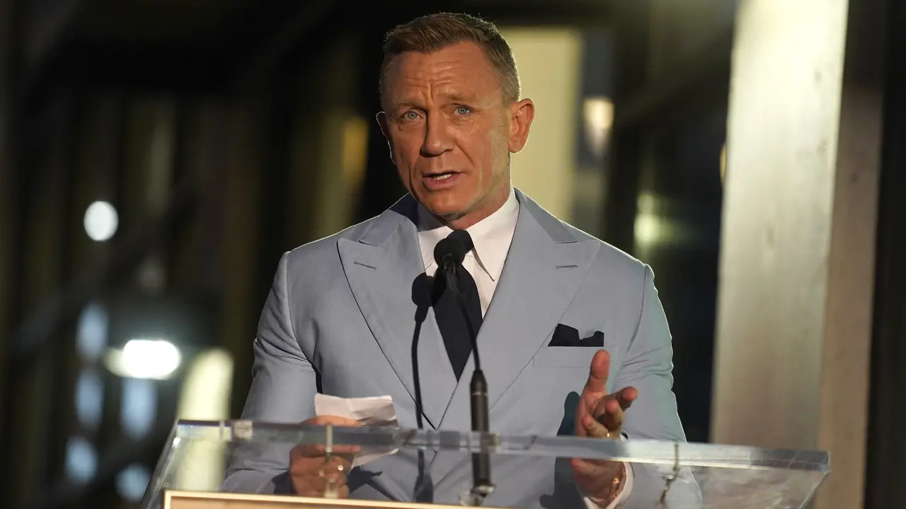 Daniel Craig
