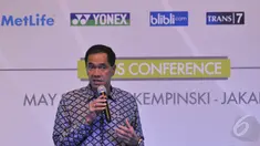 Ketua Umum PP PBSI, Gita Wirjawan memberikan keterangan pers terkait ajang BCA Indonesia Open Series Premier 2015, Jakarta, Senin (25/5/2015). Nomor ganda putra dan ganda campuran menjadi andalan PBSI untuk meraih gelar. (Liputan6.com/Herman Zakharia)