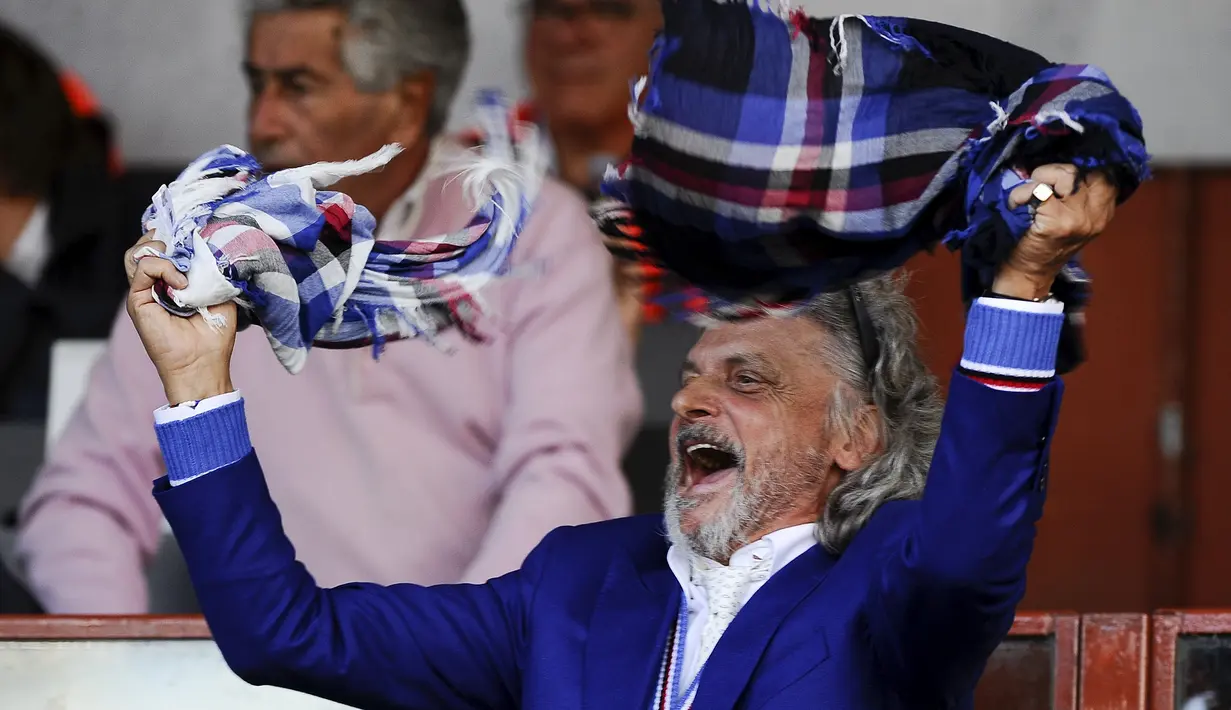 Presiden Sampdoria Massimo Ferrero merayakan gol yang timnya dalam lanjutan Liga Italia Serie A di Stadion Marassi, Genoa, Minggu (014/10/2015) Sampdoria dan Inter imbang 1-1. (REUTERS/Giorgio Perottino)