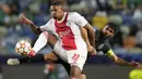 Pemain yang paling cemerlang pada laga debutnya di Liga Champions adalah Sébastien Haller. Haller sukses mencetak quattrick atau empat gol, saat Ajax Amsterdam mengalahkan Sporting CP. Hal tersebut membuat dirinya menyamai rekor Marco van Basten di musim 1992/1993. (AP/Armando Franca)