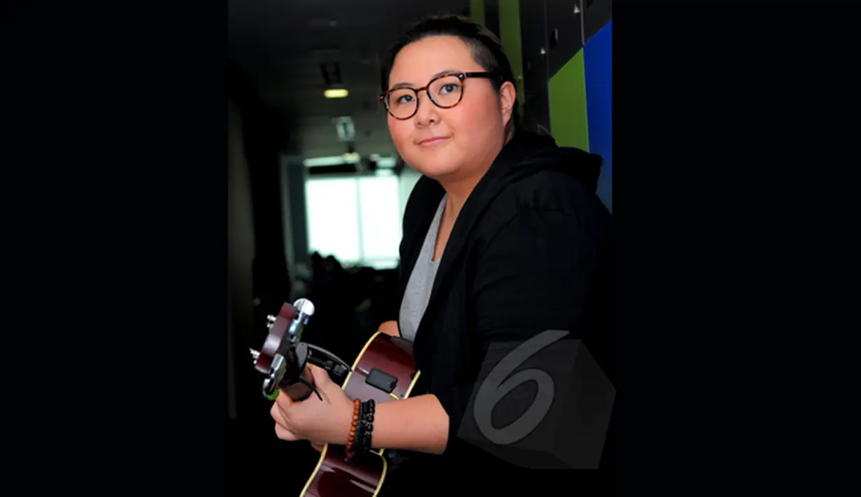 Yuka Tamada adalah salah satu kontestan salah satu ajang musik ternama di Indonesia, Jakarta, Kamis (12/2/2015). (Liputan6.com/Faisal R Syam)