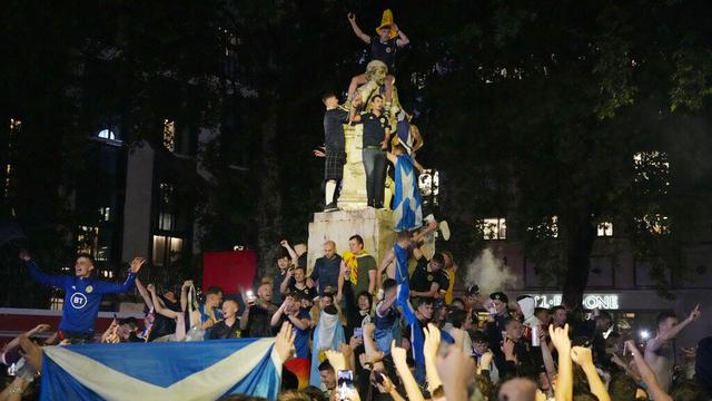 Foto Piala Eropa: Sukses Imbangi Timnas Inggris, Fans Skotlandia Berpesta Bak Juara