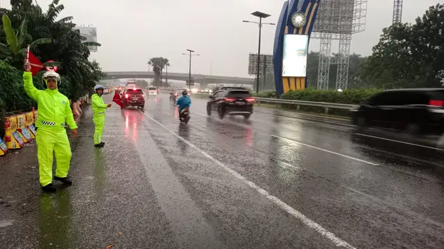 Ruas Tol Sedyatmo arah Bandara Internasional Soekarno-Hatta.