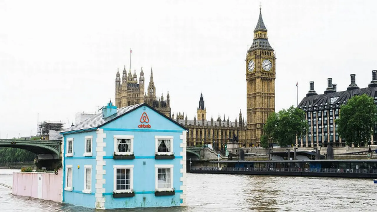 Rumah Mengapung yang Hebohkan Warga London