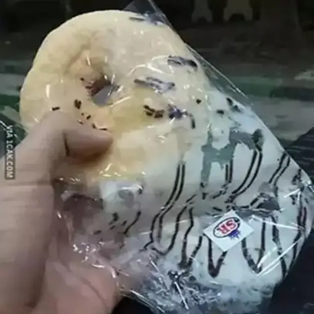 6 Momen Apes Krim Kue Nempel di Bungkusnya Bikin Elus Dada