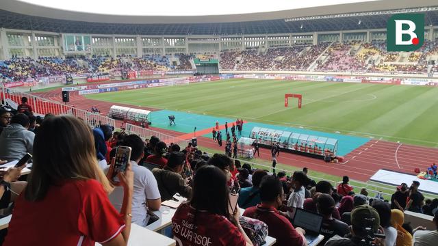 Suasana Stadion Manahan dalam laga pembukaan Piala Presiden 2022