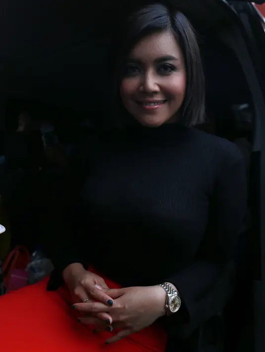 Diakui Denada, dirinya cukup berat saat menjalani sidang lanjutan kasus perceraiannya ini. Pasalnya, ia harus membeberkan alasannya untuk bercerai dengan sang mantan suami. (Galih W. Satria/Bintang.com)