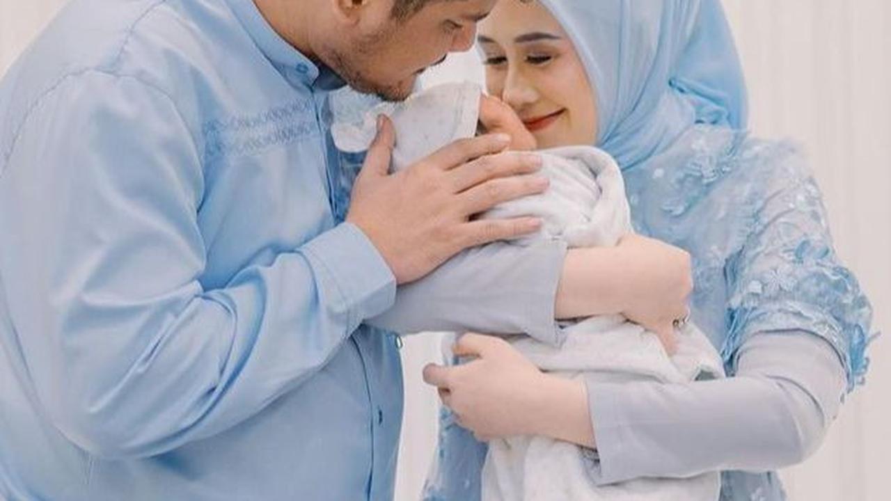 Kehadiran Para Artis dalam Aqiqah Anak Ryana Dea Berlangsung Meriah - Titi Kamal Berbalut Serba Pink, Keluarga Alyssa Soebandono Ikut Hadir