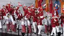Atlet Para Games Indonesia melakukan defile saat pembukaan Asian Para Games 2018 di Stadion Utama Gelora Bung Karno, Jakarta, Sabtu (6/10). Ribuan atlet dari 41 negara akan berlaga. (Liputan6.com/Helmi Fithriansyah)