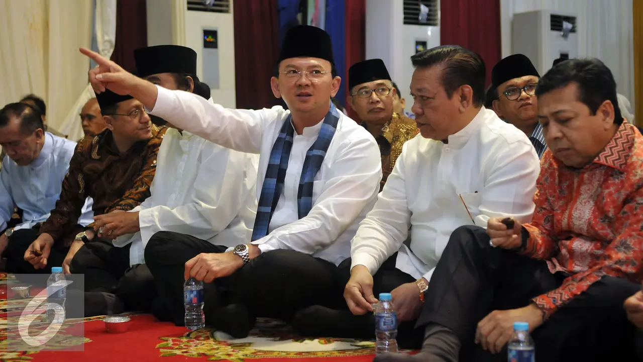 20160609- Gaya Ahok Saat Buka Puasa Bareng Partai Nasdem-Jakarta- Johan Tallo
