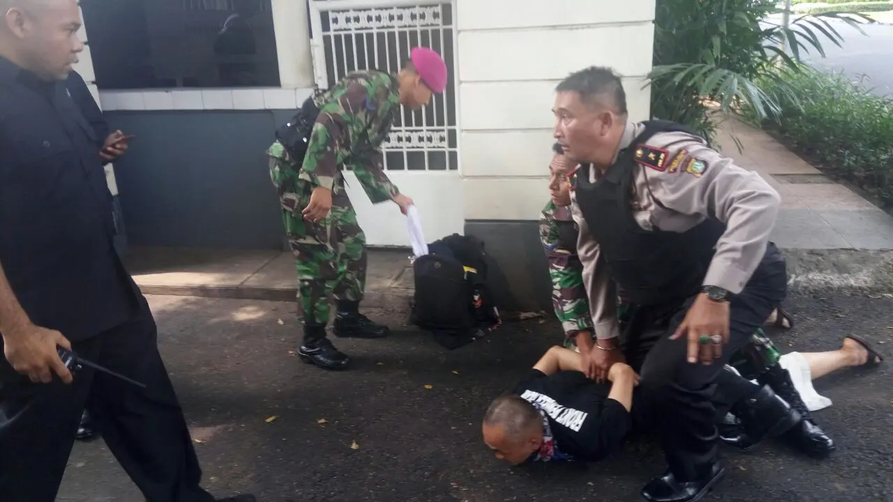 Pria Misterius di Kediaman Panglima TNI