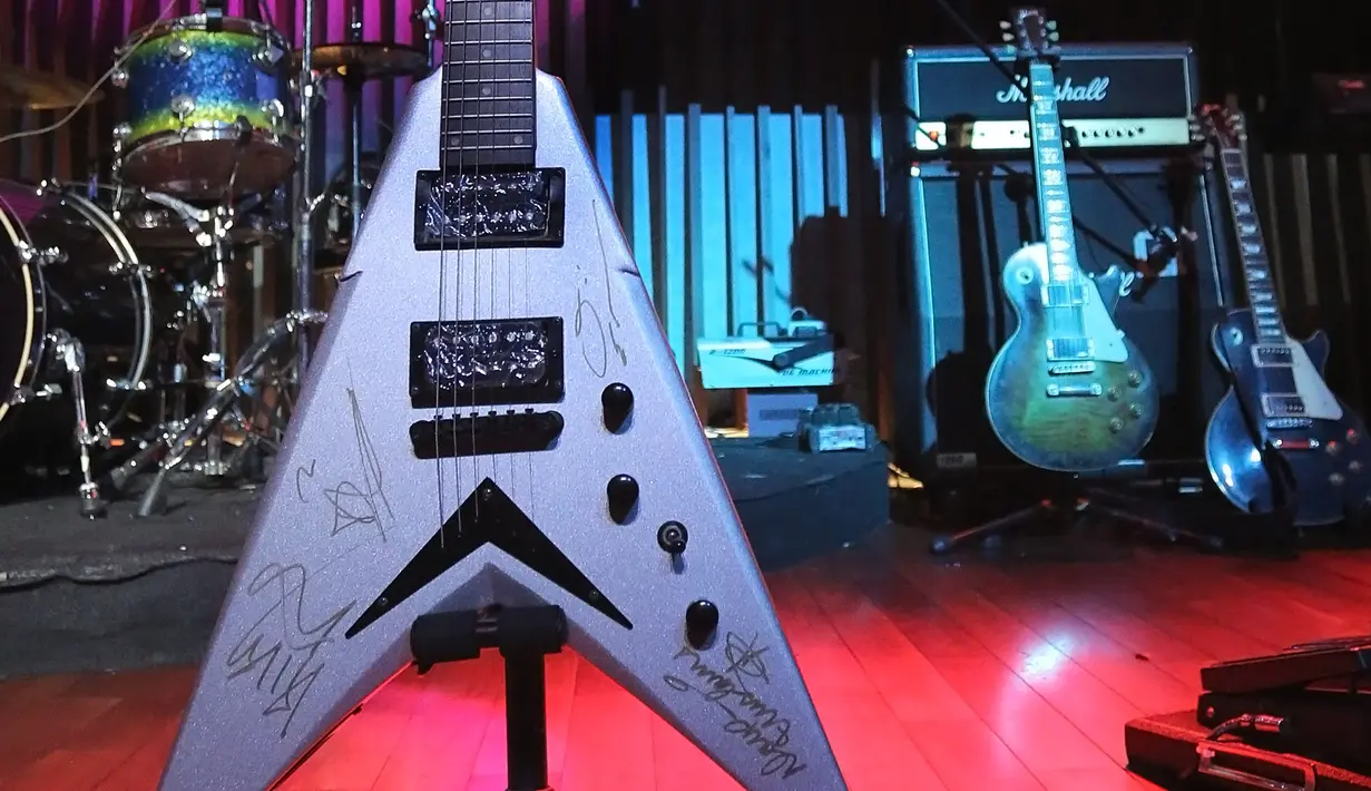Lelang Gitar Megadeth