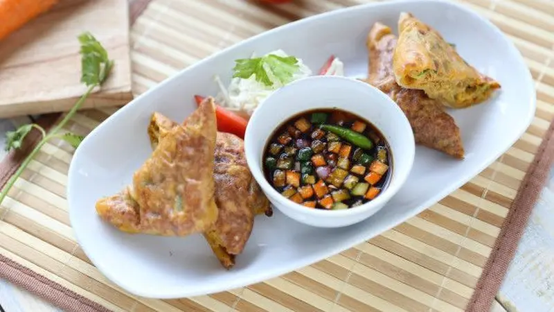 Martabak Telur Isi Daging Kornet