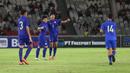 <p>Selebrasi para pemain Timnas Thailand U-20 setelah Pikanet Laohawiwat (kedua kiri) mencetak gol kedua ke gawang Indonesia U-20 pada laga uji coba internasional di Stadion Utama Gelora Bung Karno (SUGBK), Senayan, Jakarta, Jumat (26/1/2024) malam WIB. (Bola.com/M Iqbal Ichsan)</p>