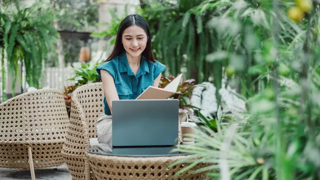 wanita november zodiak berkarier lama