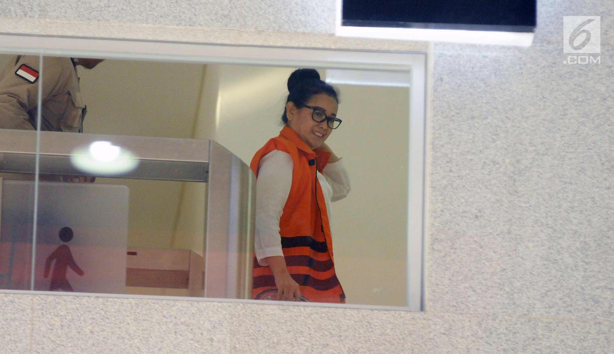 Terdakwa pemberi keterangan palsu Miryam S. Haryani usai menjalani pemeriksaan di Gedung KPK, Jakarta, Rabu (10/1). Miryam diperiksa sebagai saksi tersangka dugaan korupsi e-KTP, Anang Sugiana Sudihardjo (ASS). (Liputan6.com/Helmi Fithriansyah)