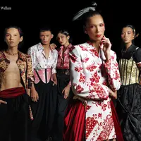 Kolaborasi vivo Indonesia dengan Wilsen Willim dalam perayaan Hari Batik Nasional. (Foto: HerWorld Indonesia)