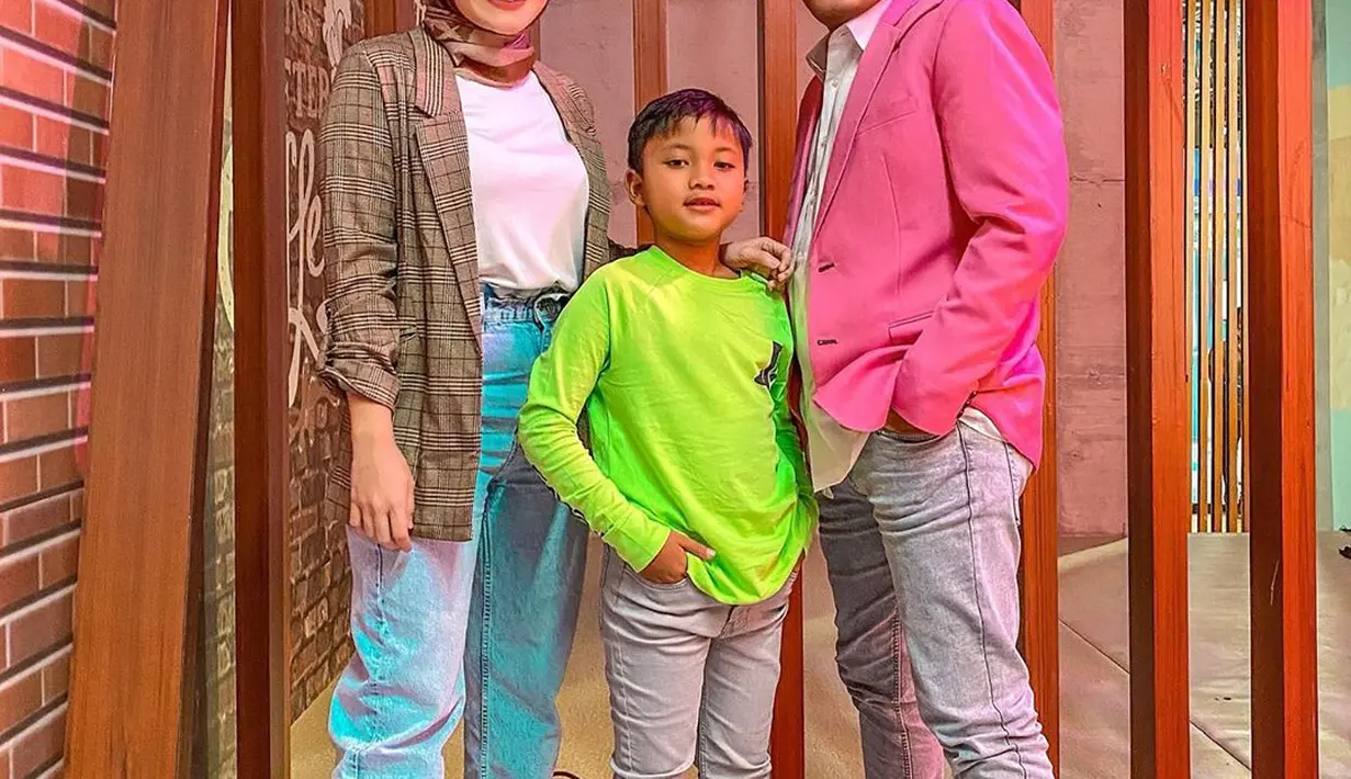 Sule mengatakan secara terang-terangan saat hadir di salah satu acara TV swasta bahwa sekarang ini dirinya jarang tidur. Hal tersebut disebabkan oleh Nathalie yang kerap kali mendengkur atau ngorok saat tidur. (Instagram/ferdinand_sule)