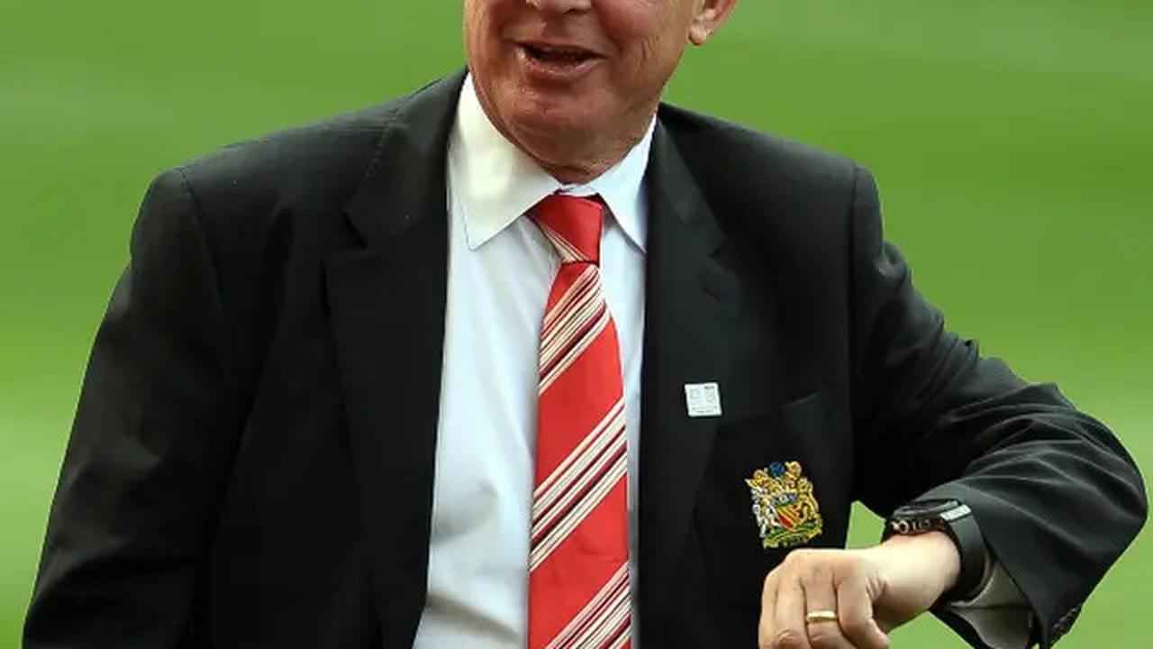 Memahami Perbedaan Peran Pelatih Kepala Vs Manajer dalam Sepak Bola Modern